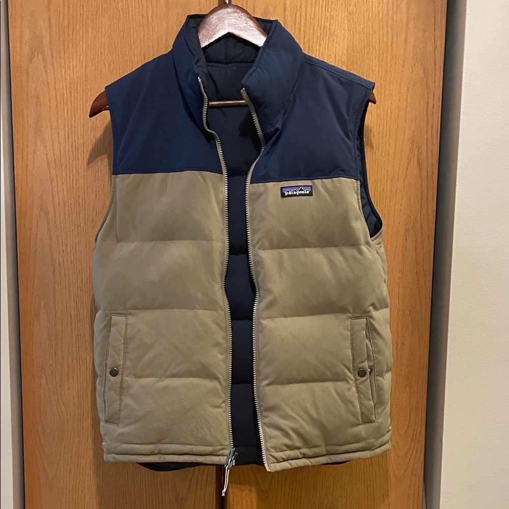 Patagonia Men's Navy and Tan Vest